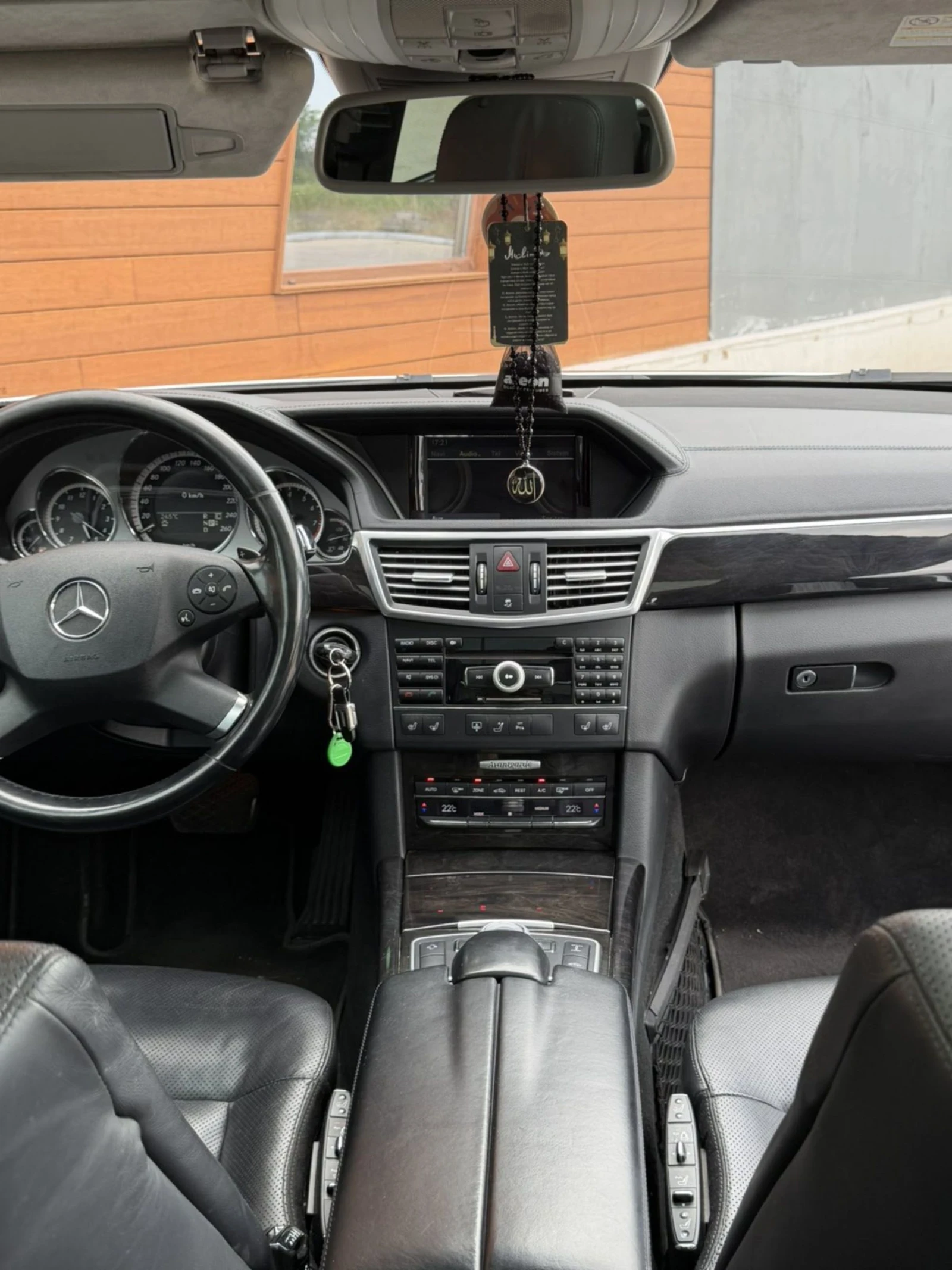 Mercedes-Benz E 350 CGI, снимка 10 - Автомобили и джипове - 54417869