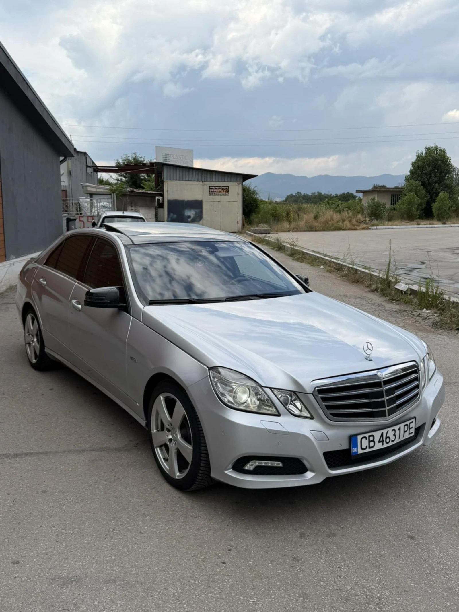 Mercedes-Benz E 350 CGI, снимка 2 - Автомобили и джипове - 54417869