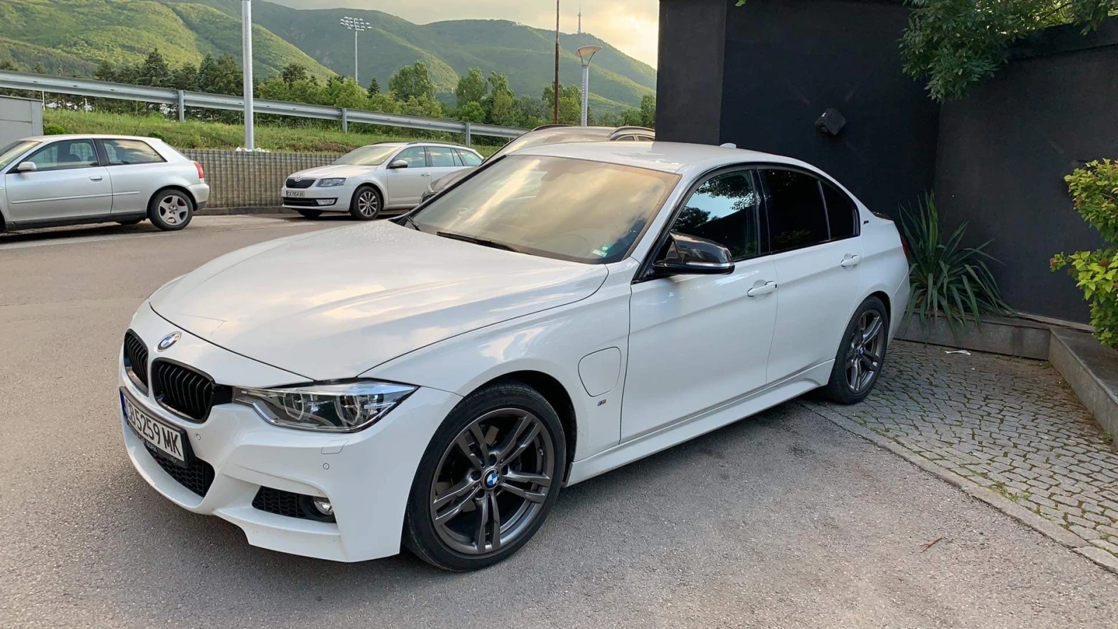 BMW 330 e iPerformance M, снимка 17 - Автомобили и джипове - 53930593