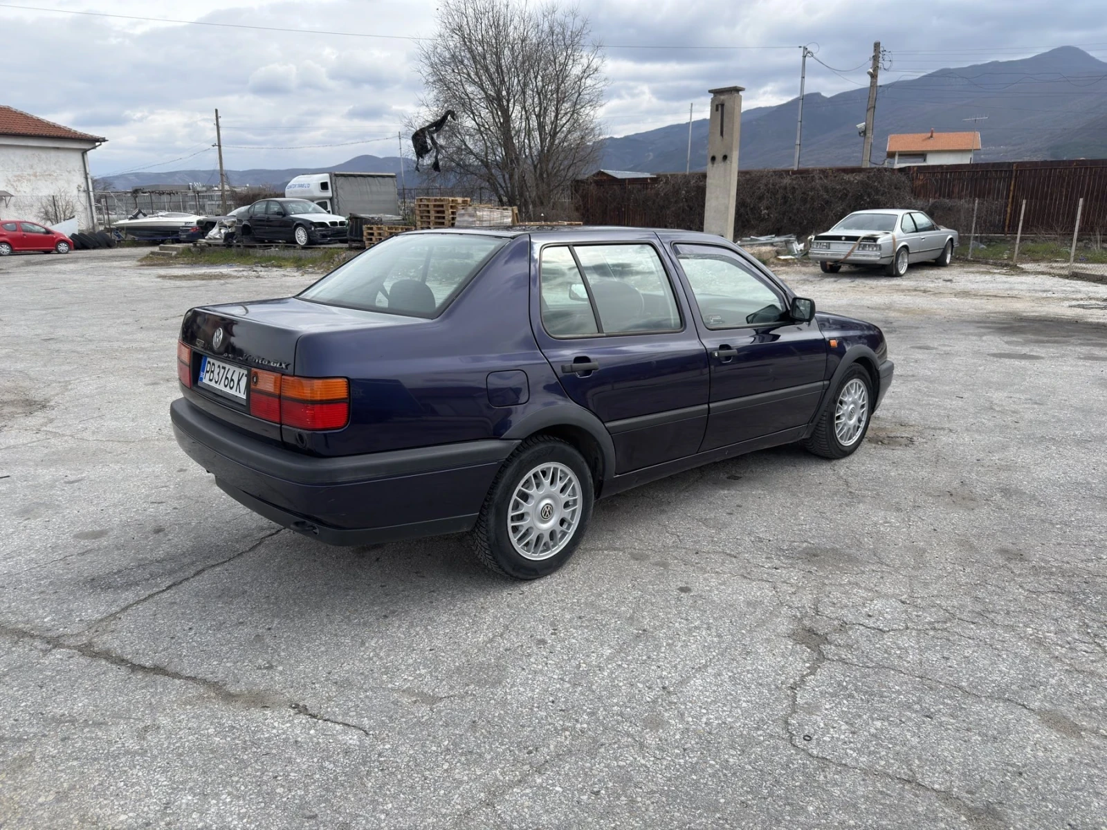 VW Vento 1.8 90кс. , снимка 4 - Автомобили и джипове - 53953039