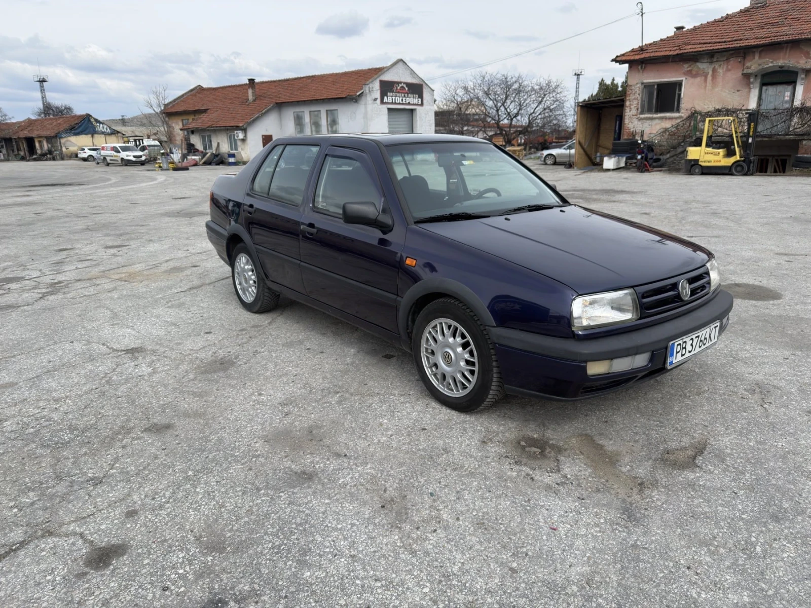 VW Vento 1.8 90кс. , снимка 3 - Автомобили и джипове - 53953039