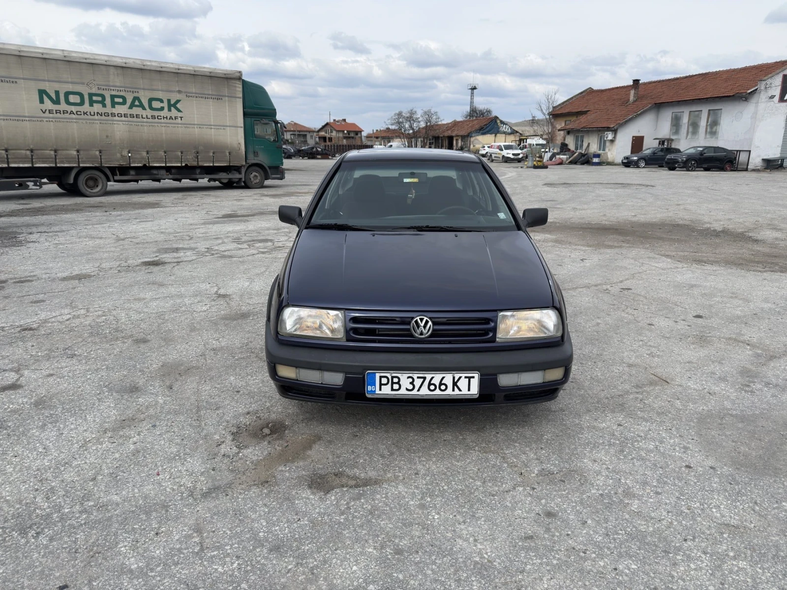 VW Vento 1.8 90кс. , снимка 2 - Автомобили и джипове - 53953039
