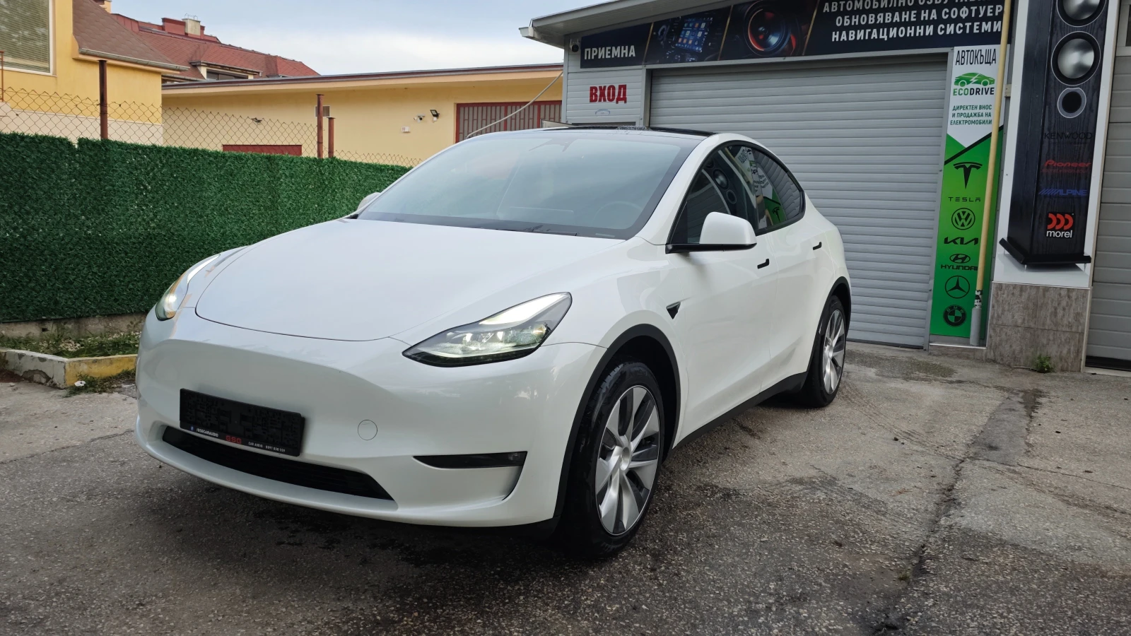 Tesla Model Y LONG RANGE AWD