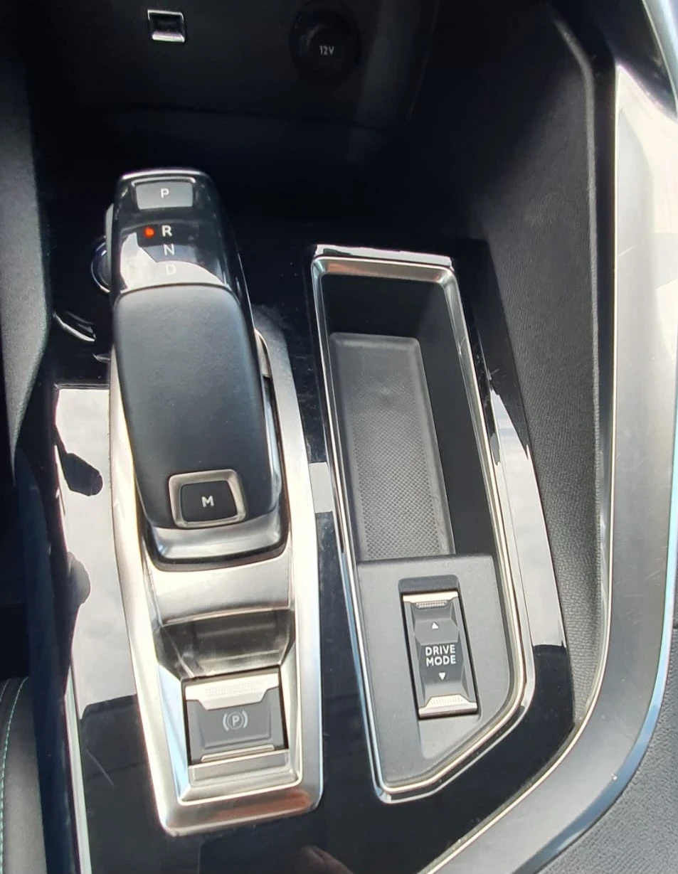 Peugeot 3008 1.5 BlueHDI 8AT ALLURE, снимка 16 - Автомобили и джипове - 54685081