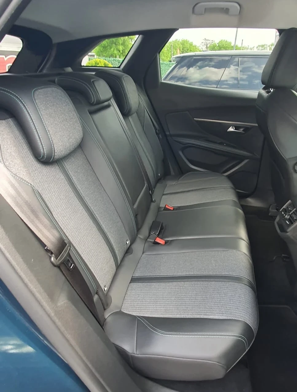 Peugeot 3008 1.5 BlueHDI 8AT ALLURE, снимка 11 - Автомобили и джипове - 54685081