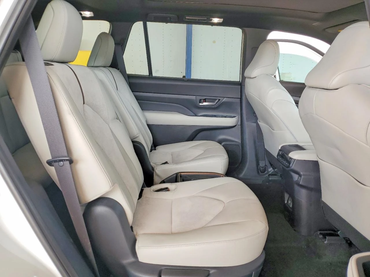 Toyota Grand Highlander 2.4l Hybrid Max Limited, снимка 11 - Автомобили и джипове - 54883327