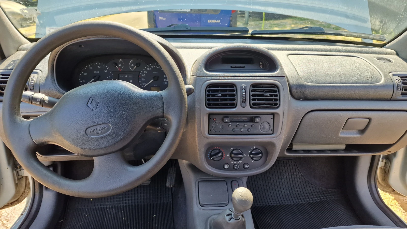 Renault Clio 1.2 8V (58 к.с.), снимка 9 - Автомобили и джипове - 55604495