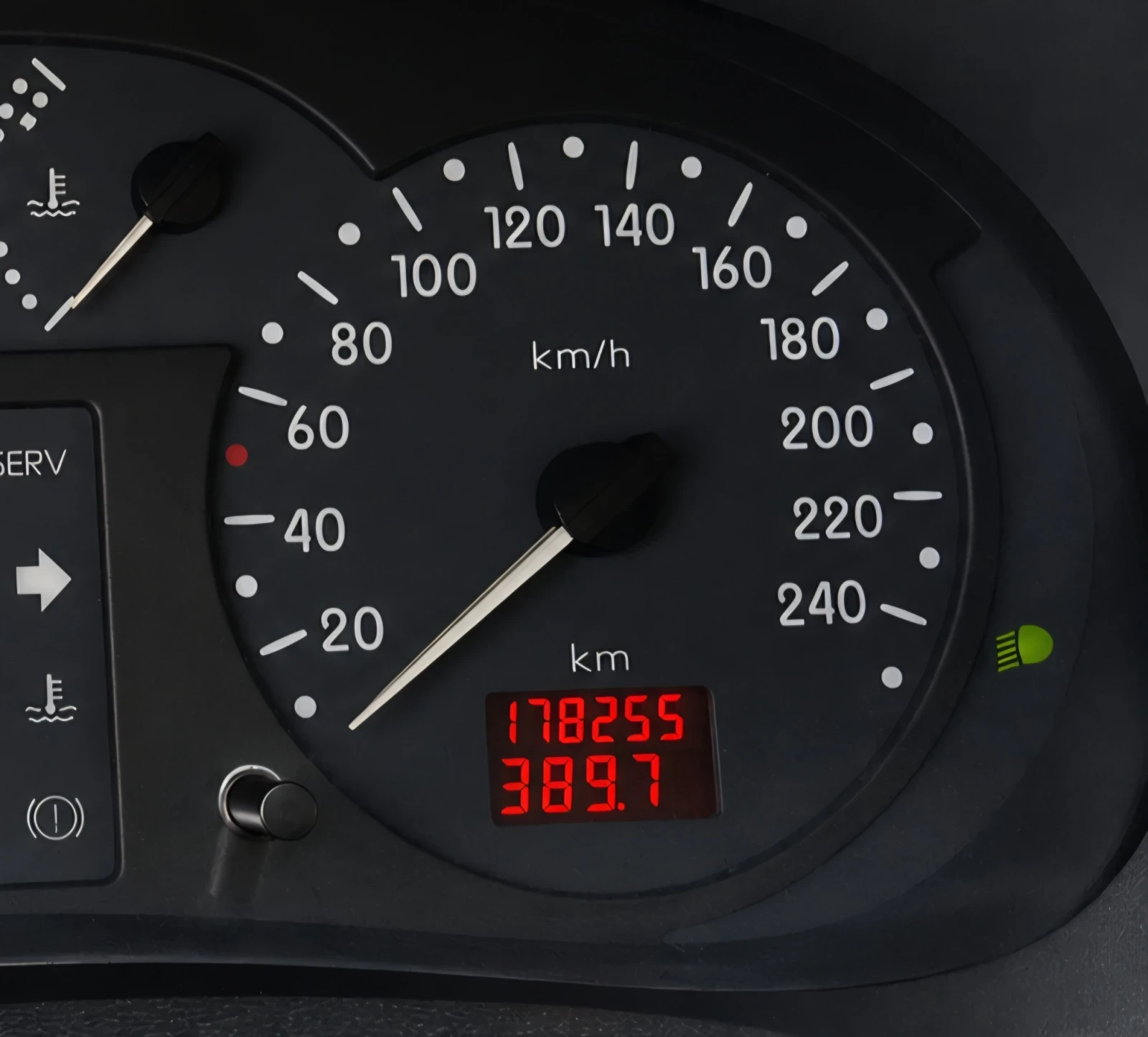 Renault Clio 1.2 8V (58 к.с.), снимка 13 - Автомобили и джипове - 55604495