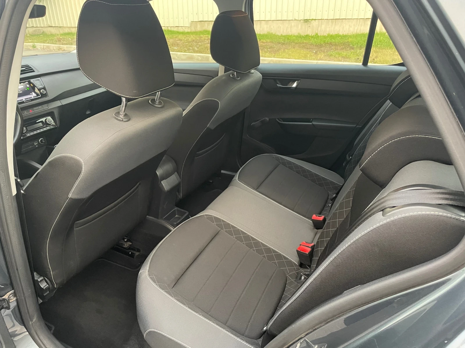 Skoda Fabia 1.0MPI facelift , снимка 10 - Автомобили и джипове - 56041447
