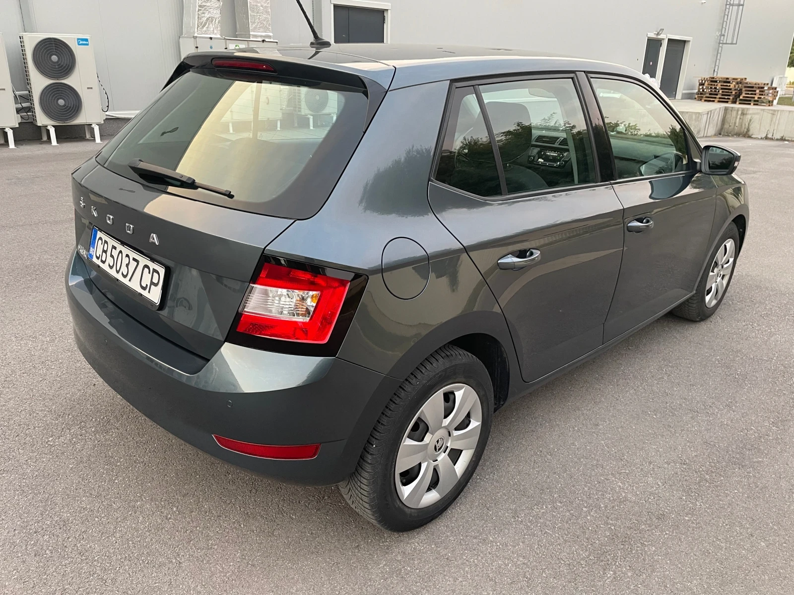Skoda Fabia 1.0MPI facelift , снимка 5 - Автомобили и джипове - 56041447
