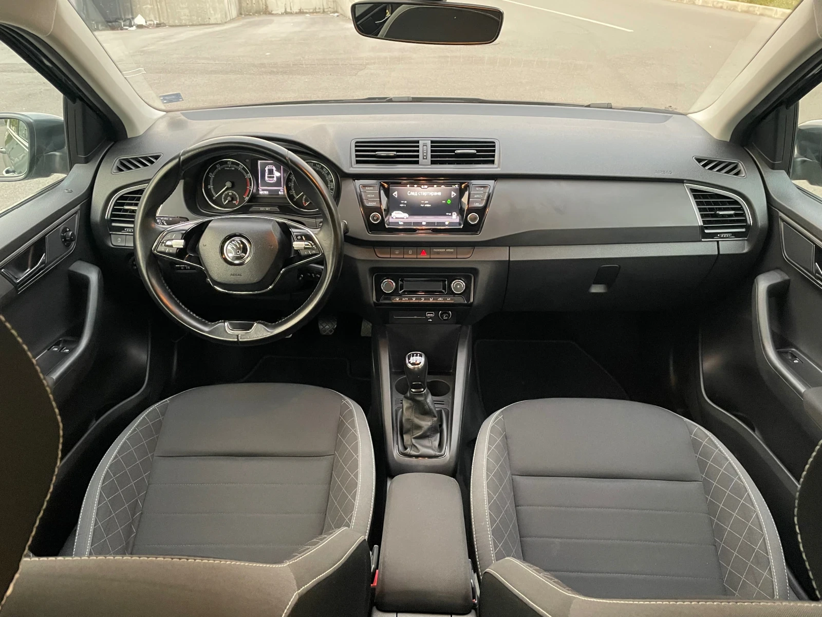 Skoda Fabia 1.0MPI facelift , снимка 13 - Автомобили и джипове - 56041447