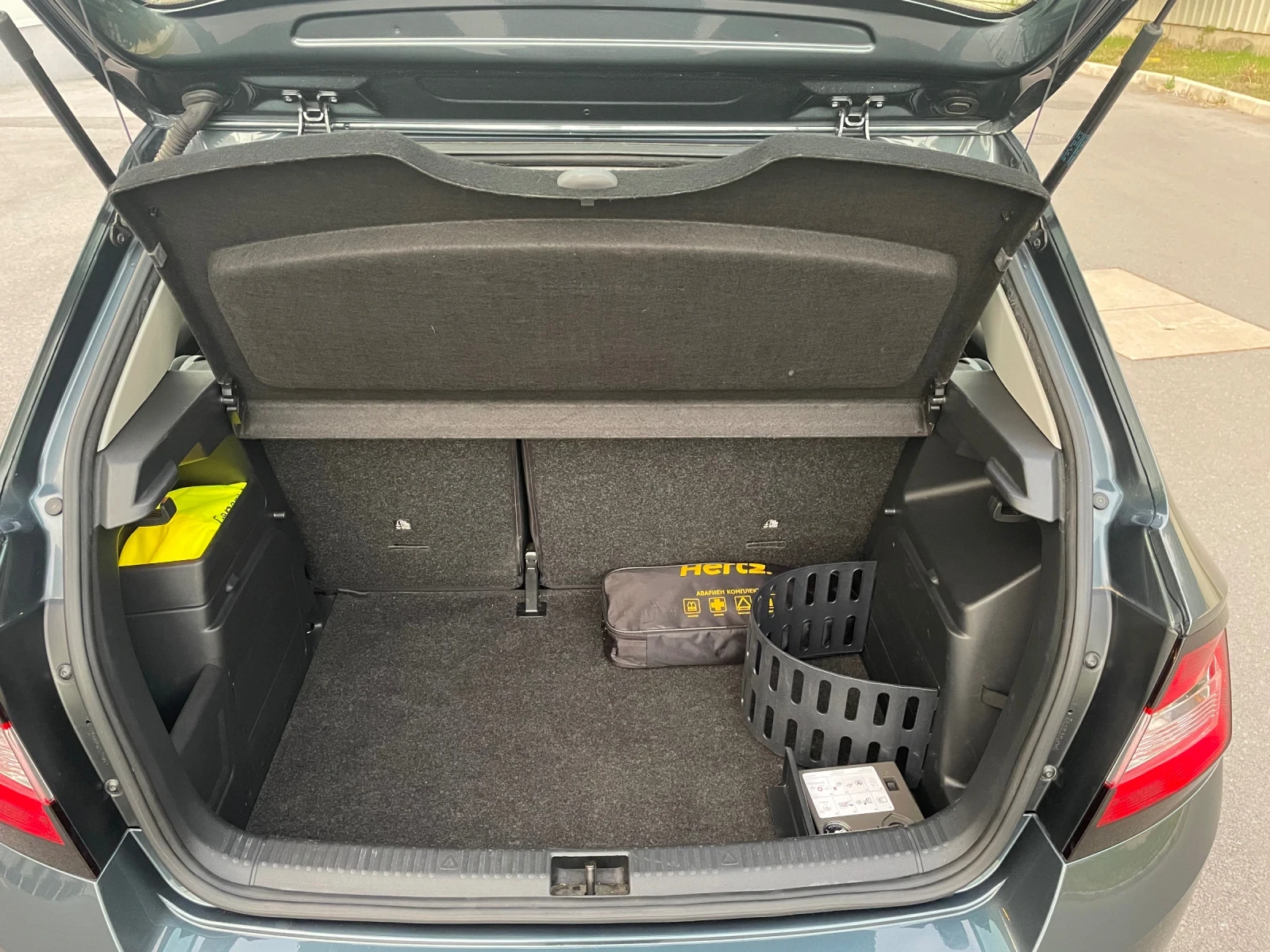 Skoda Fabia 1.0MPI facelift , снимка 15 - Автомобили и джипове - 56041447