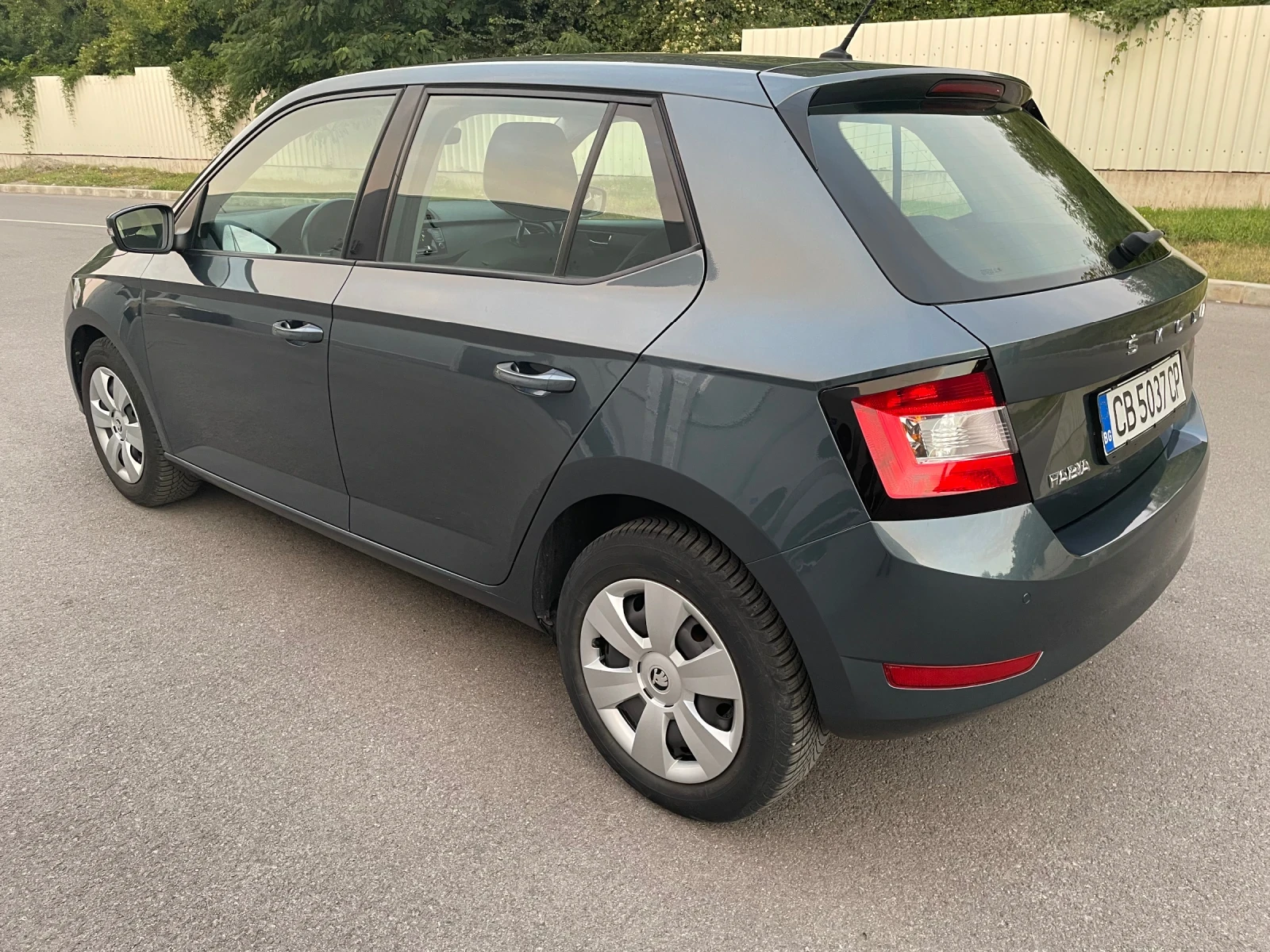 Skoda Fabia 1.0MPI facelift , снимка 3 - Автомобили и джипове - 56041447