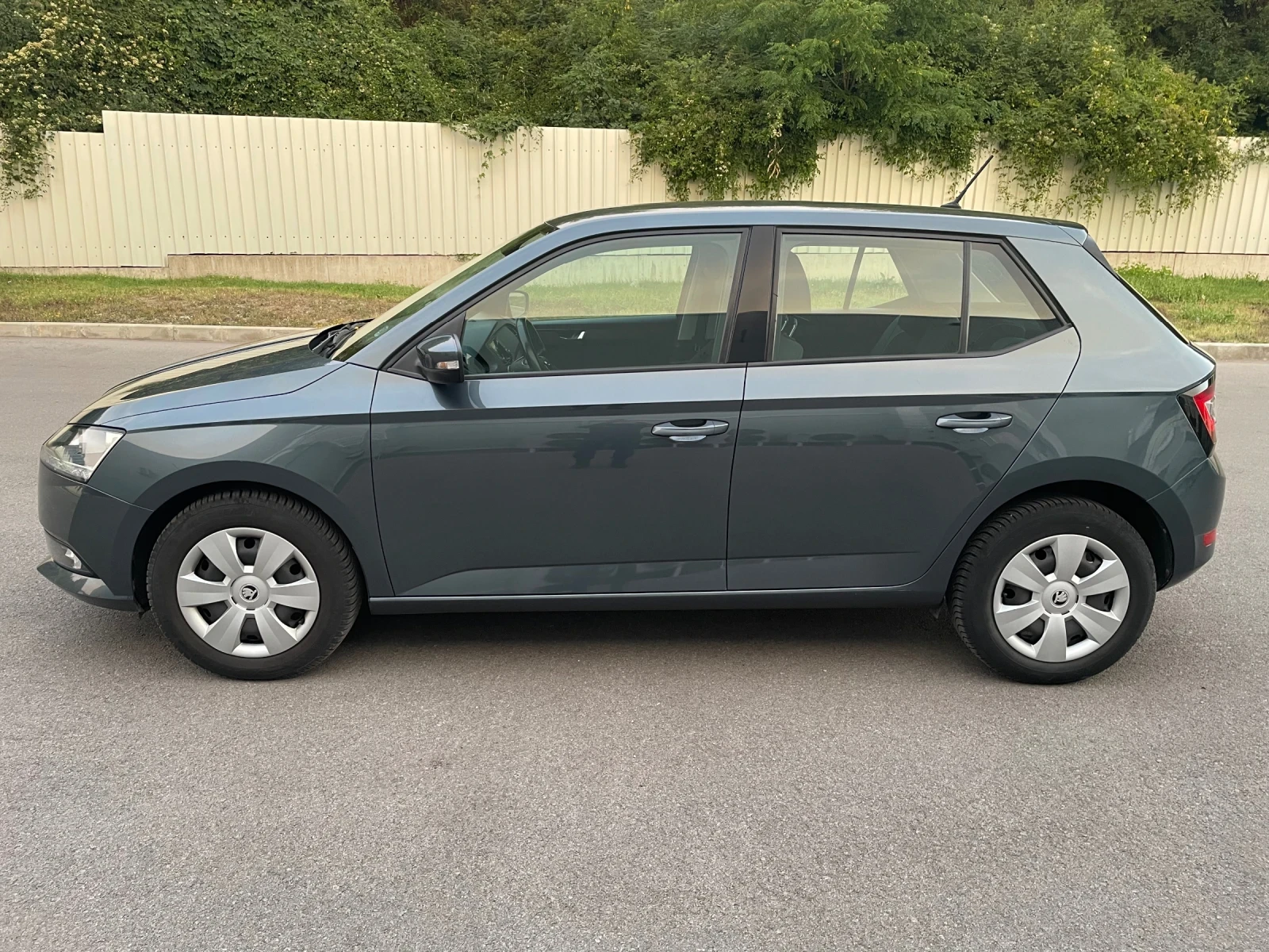 Skoda Fabia 1.0MPI facelift , снимка 2 - Автомобили и джипове - 56041447