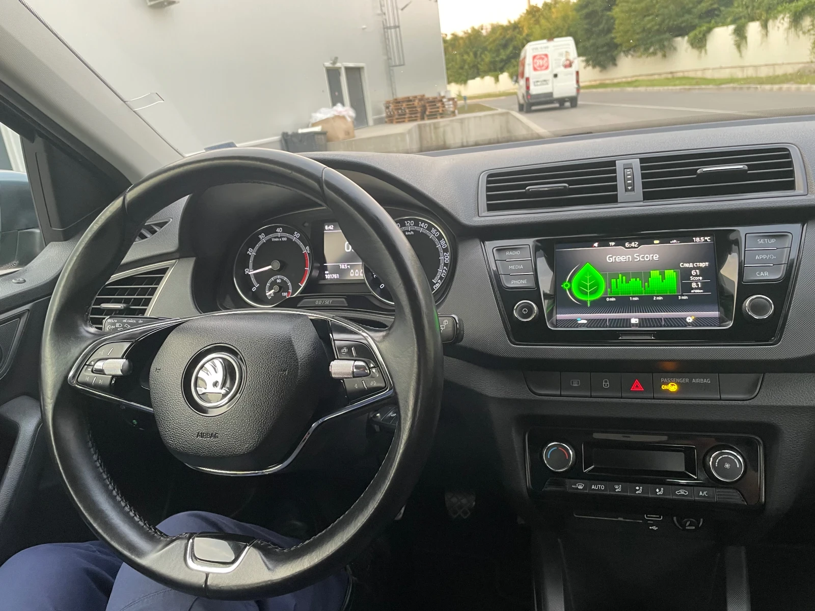 Skoda Fabia 1.0MPI facelift , снимка 14 - Автомобили и джипове - 56041447