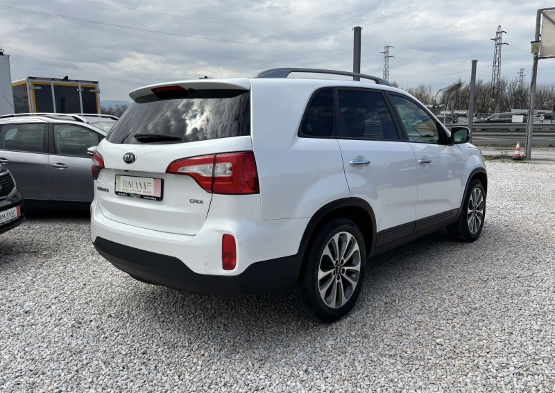 Kia Sorento 2.2crdi* 197k.c* 4x4* НАВИ* КАМЕРА* ПАНОРАМА* 7-ме, снимка 4 - Автомобили и джипове - 49737867