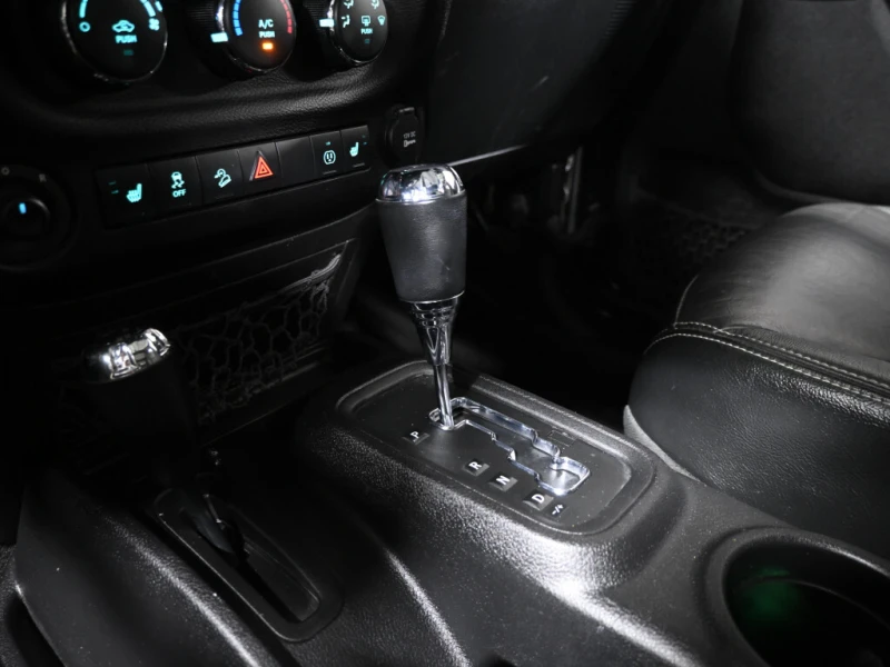 Jeep Wrangler UNLIMITED Sahara* NAVI* Bluetooth* Koжа* Подгрев* , снимка 10 - Автомобили и джипове - 52751366