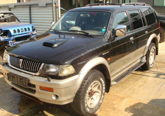 Mitsubishi Pajero sport 2.5 TDI, снимка 2 - Автомобили и джипове - 46834116