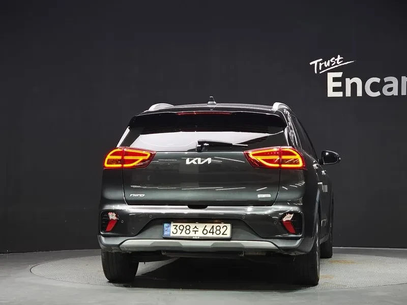 Kia Niro HEV/ ПОДГРЕВ/ ОБДУХВАНЕ/ КОЖА/ КАМЕРА/ LANE ASSIST, снимка 4 - Автомобили и джипове - 56624698
