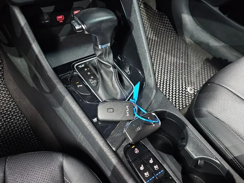 Kia Niro HEV/ ПОДГРЕВ/ ОБДУХВАНЕ/ КОЖА/ КАМЕРА/ LANE ASSIST, снимка 9 - Автомобили и джипове - 56624698