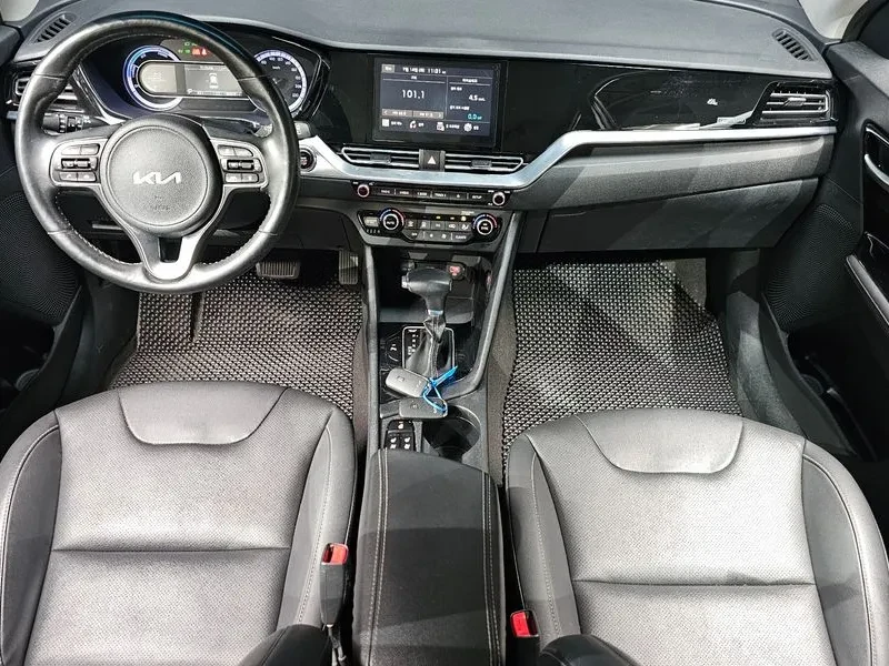 Kia Niro HEV/ ПОДГРЕВ/ ОБДУХВАНЕ/ КОЖА/ КАМЕРА/ LANE ASSIST, снимка 7 - Автомобили и джипове - 56624698