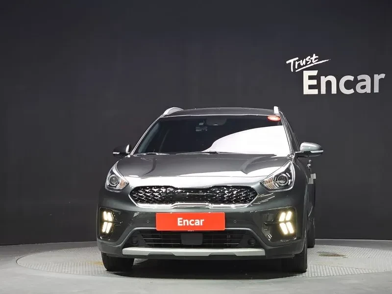 Kia Niro HEV/ ПОДГРЕВ/ ОБДУХВАНЕ/ КОЖА/ КАМЕРА/ LANE ASSIST, снимка 3 - Автомобили и джипове - 56624698