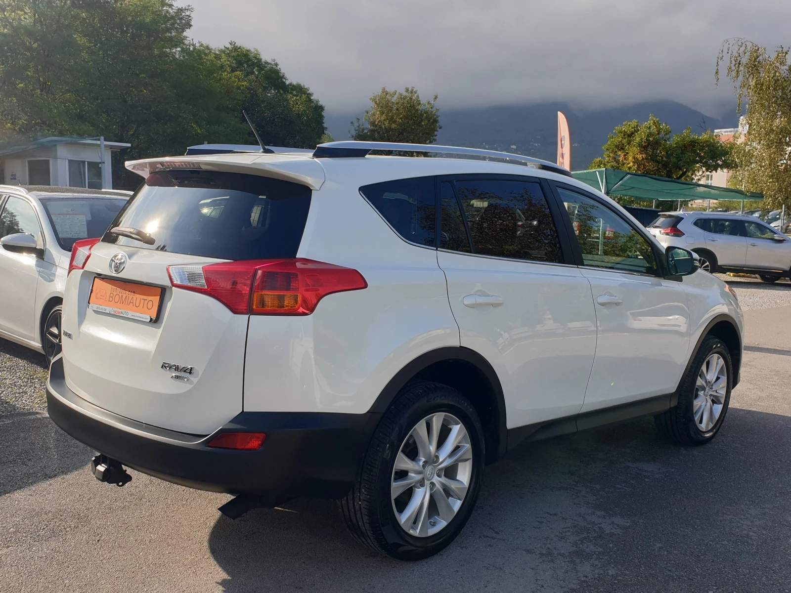 Toyota Rav4 2.2D* 4X4* LED* АВТОМАТИК* EURO5B* КЛИМА* KAMEРА - изображение 4