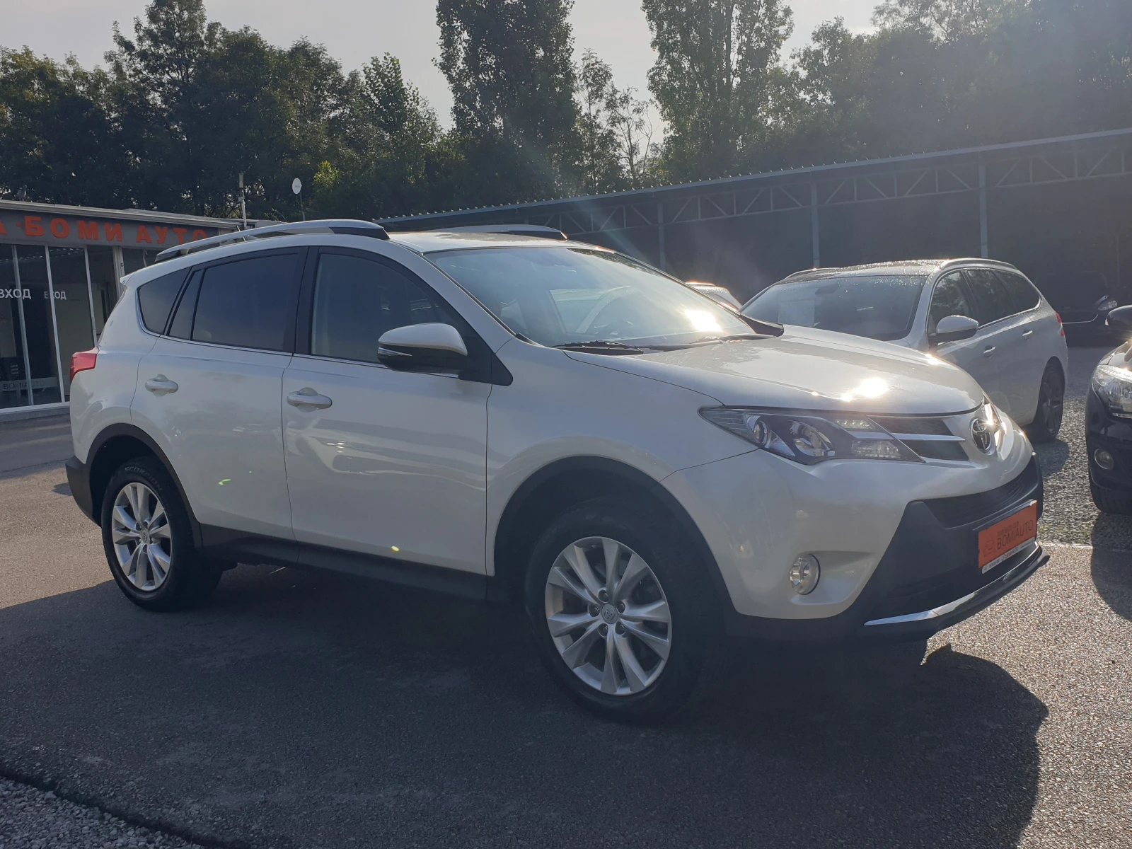 Toyota Rav4 2.2D* 4X4* LED* АВТОМАТИК* EURO5B* КЛИМА* KAMEРА - изображение 3