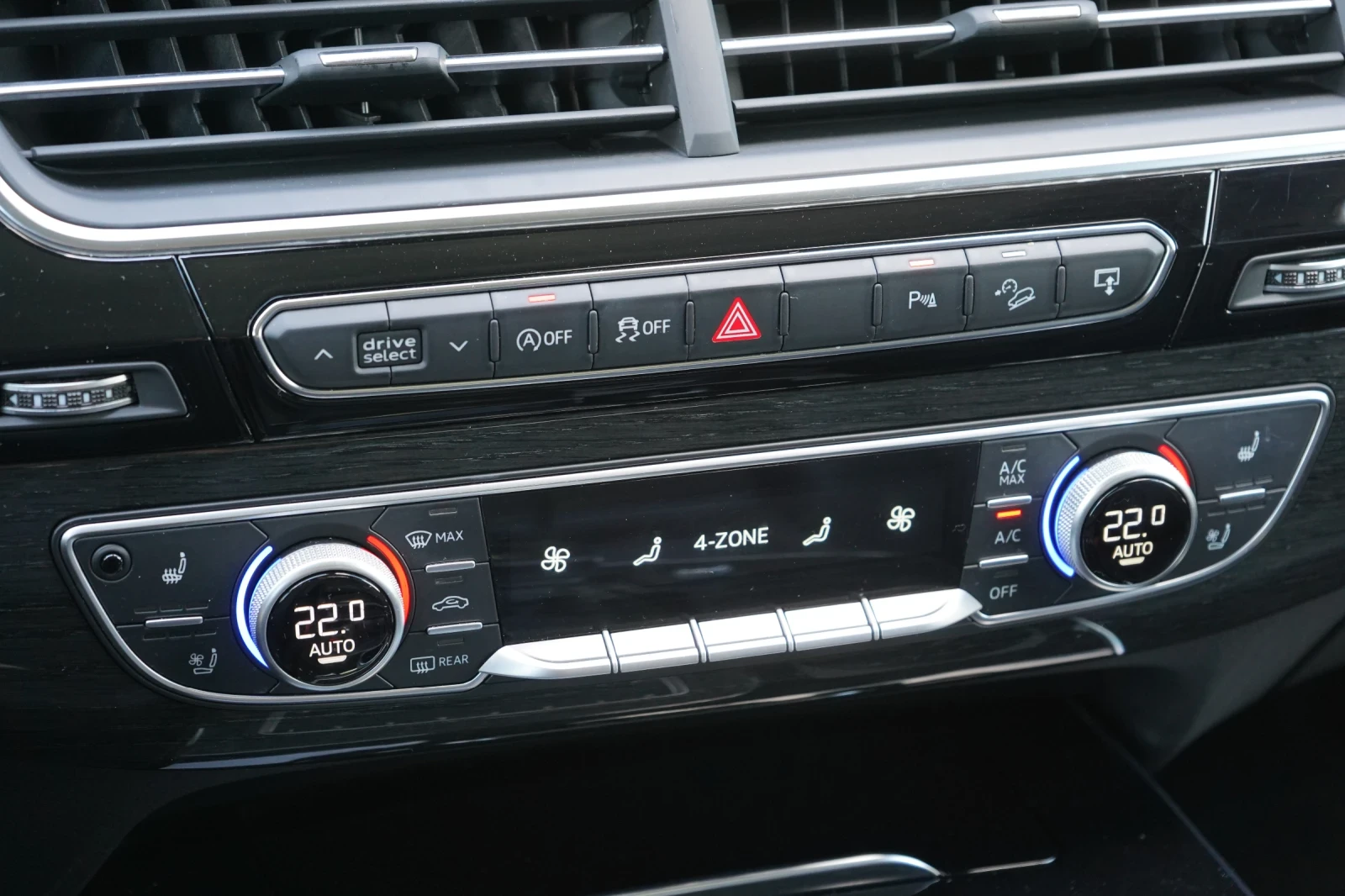 Audi Q7 3.0TFS* S-LINE* BOSE* KEYLESS* DISTR* 360* 6+ 1* , снимка 12 - Автомобили и джипове - 55221520