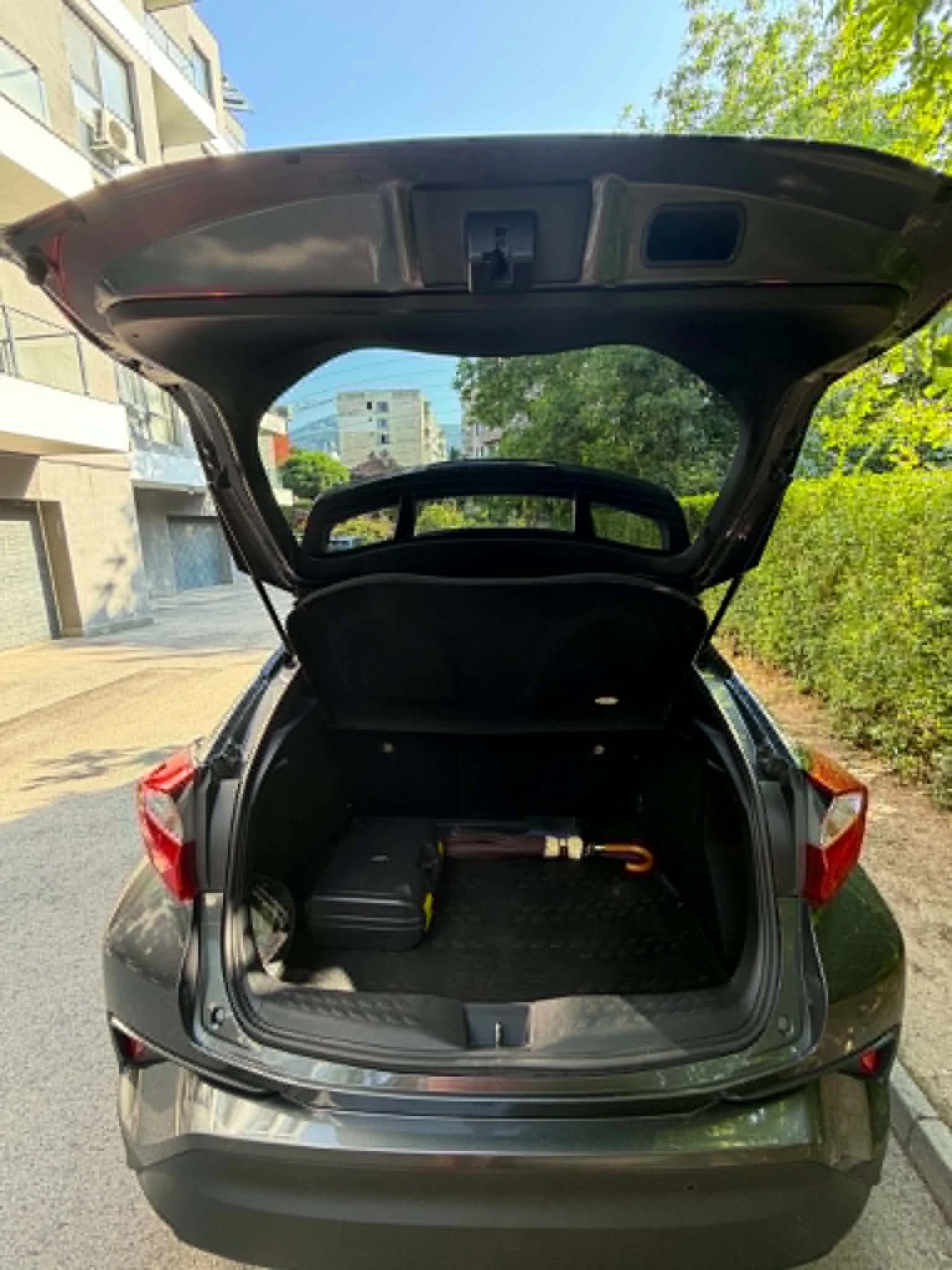 Toyota C-HR C-CHIC 1.8h, снимка 8 - Автомобили и джипове - 55358490