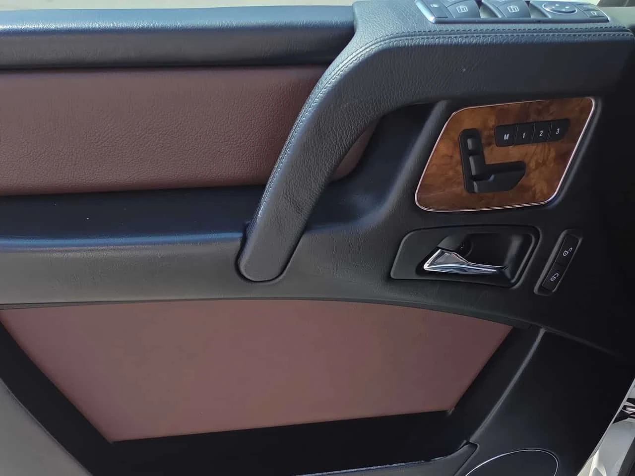 Mercedes-Benz G 500 4MATIC * ДИСТРОНИК* ОБДУХВАНЕ* ШИБИДАХ* , снимка 16 - Автомобили и джипове - 55614901