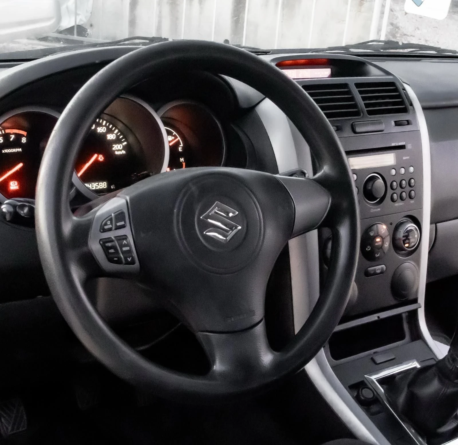 Suzuki Grand vitara 1.6i Италия внос, снимка 9 - Автомобили и джипове - 55999091