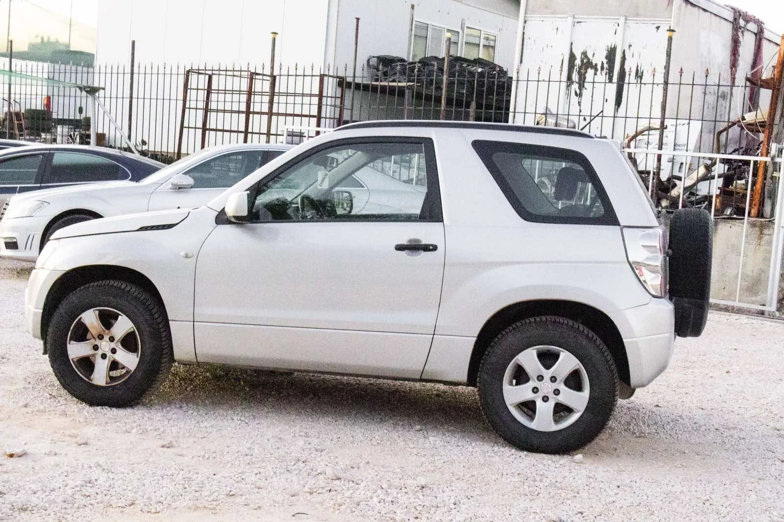 Suzuki Grand vitara 1.6i Италия внос, снимка 8 - Автомобили и джипове - 55999091