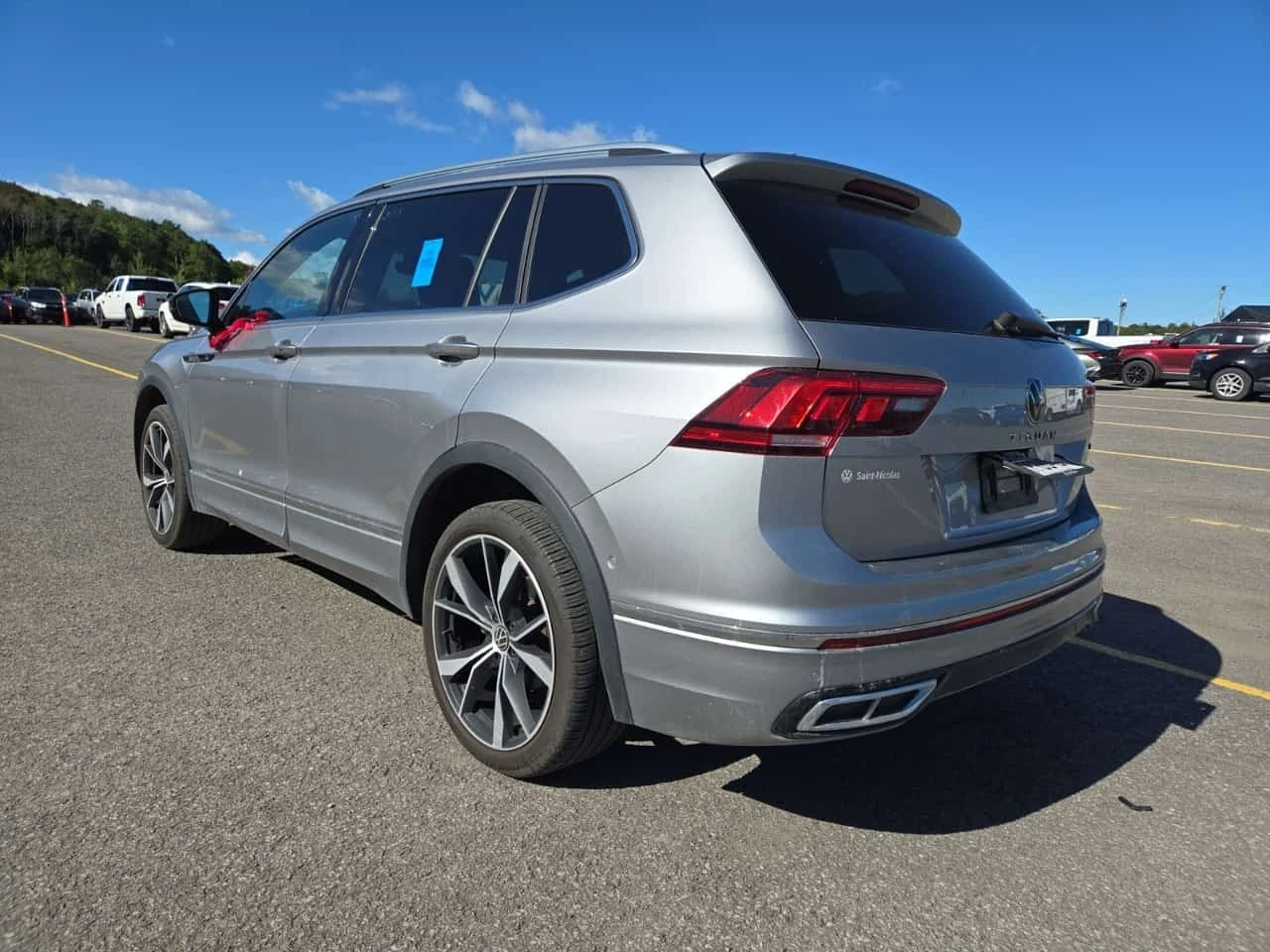 VW Tiguan  HIGHLINE R LINE * CARFAX * ФИНАНСИРАНЕ, снимка 4 - Автомобили и джипове - 56170162