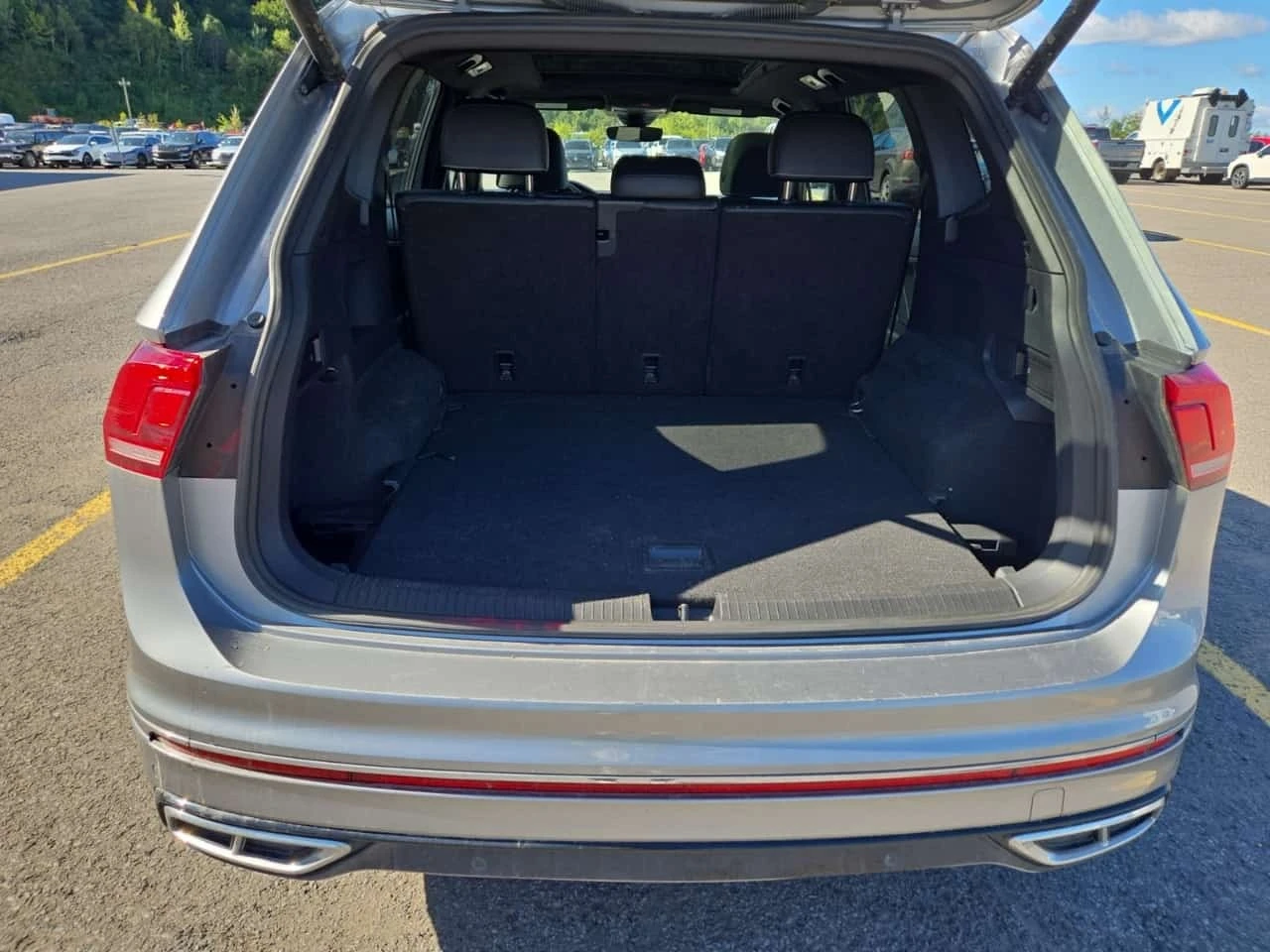 VW Tiguan  HIGHLINE R LINE * CARFAX * ФИНАНСИРАНЕ, снимка 14 - Автомобили и джипове - 56170162