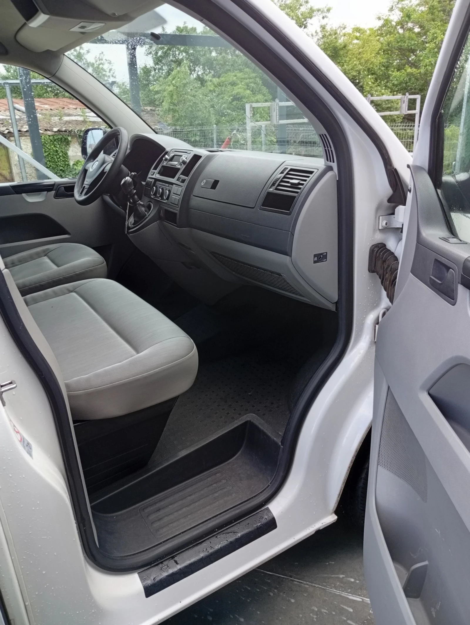 VW T5 2.0TDI, снимка 11 - Бусове и автобуси - 54782184