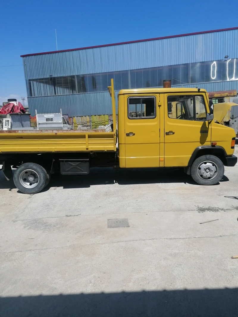 Mercedes-Benz 811 Двойна кабина, снимка 1 - Камиони - 49178273