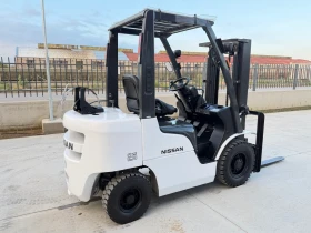 Мотокар Nissan 2.5 Тона / Автомат / Газ-Бензин / Като Нов, снимка 5
