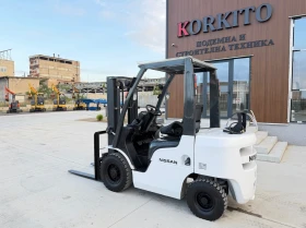 Мотокар Nissan 2.5 Тона / Автомат / Газ-Бензин / Като Нов, снимка 3