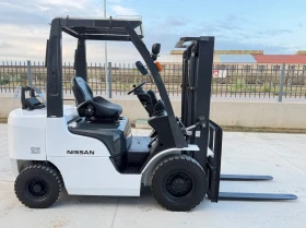Мотокар Nissan 2.5 Тона / Автомат / Газ-Бензин / Като Нов, снимка 6