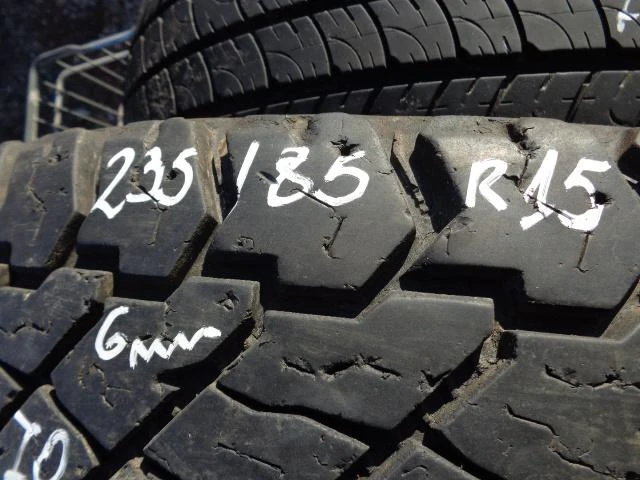 Гуми Зимни 235/85R15, снимка 1 - Гуми и джанти - 12814547