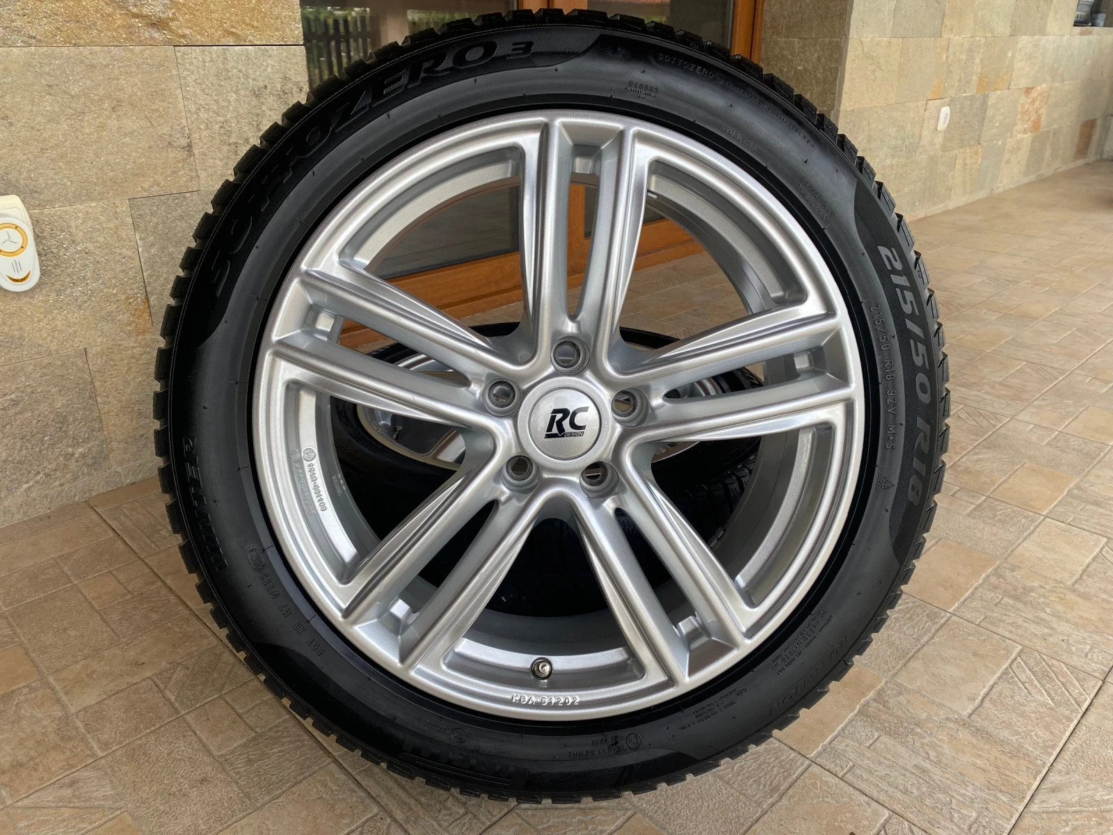 Гуми с джанти Pirelli 215/50R18, снимка 7 - Гуми и джанти - 56181197