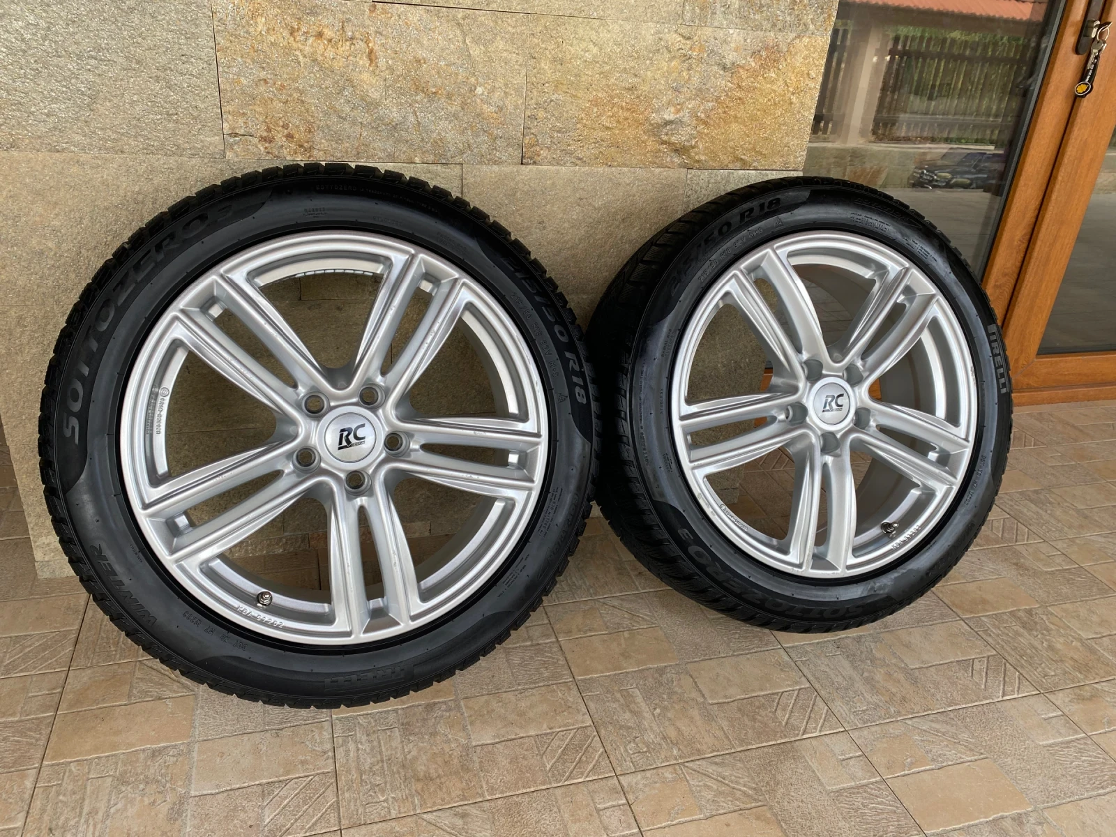 Гуми с джанти Pirelli 215/50R18, снимка 6 - Гуми и джанти - 56181197