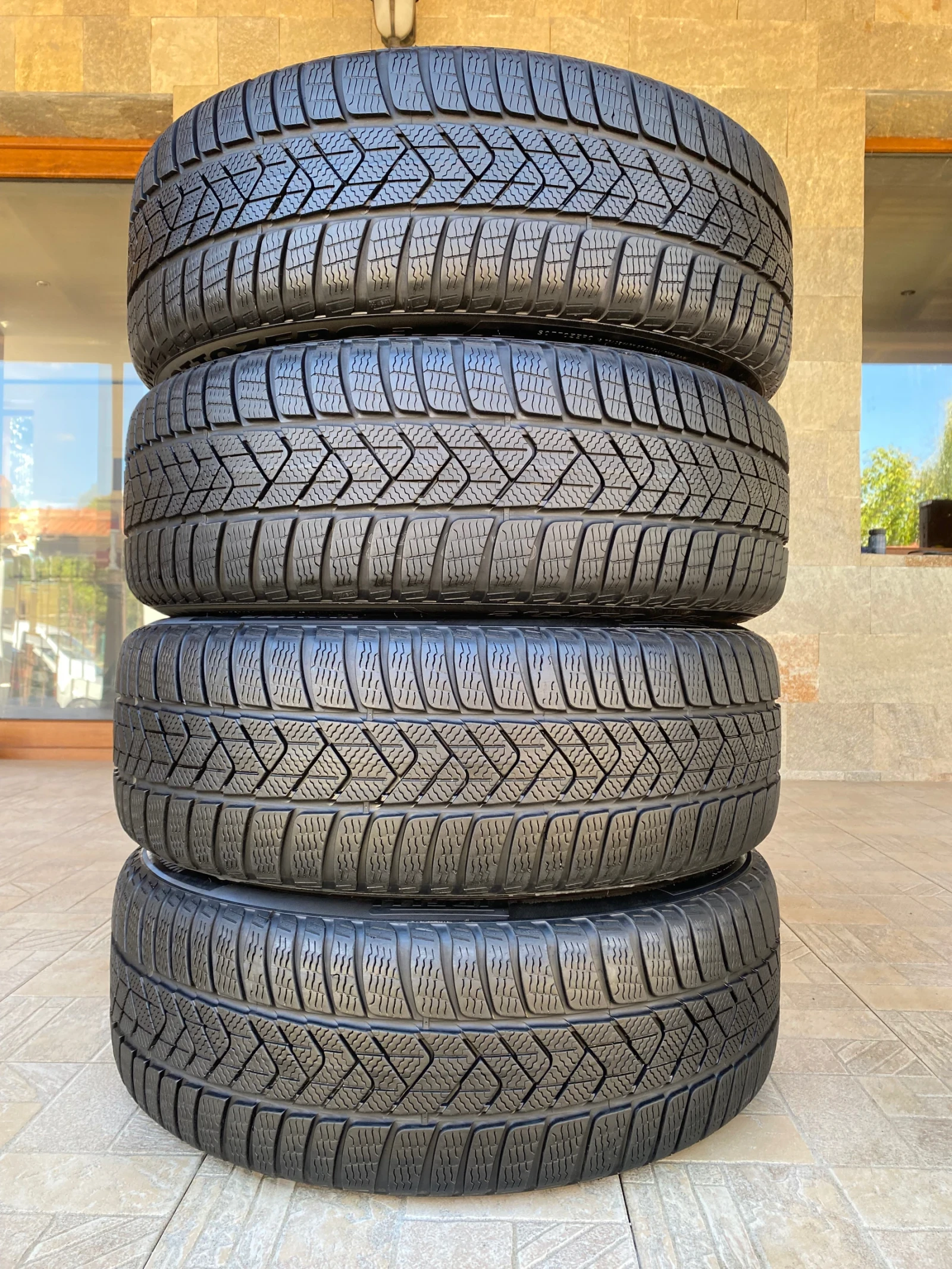 Гуми с джанти Pirelli 215/50R18, снимка 8 - Гуми и джанти - 56181197