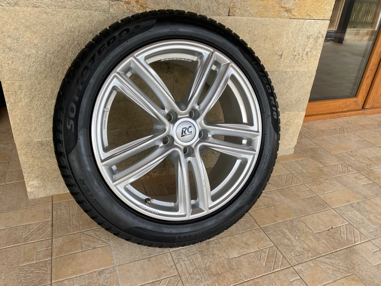 Гуми с джанти Pirelli 215/50R18, снимка 5 - Гуми и джанти - 56181197