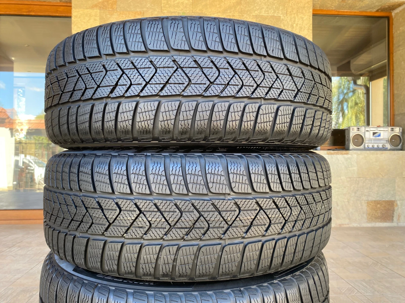 Гуми с джанти Pirelli 215/50R18, снимка 10 - Гуми и джанти - 56181197