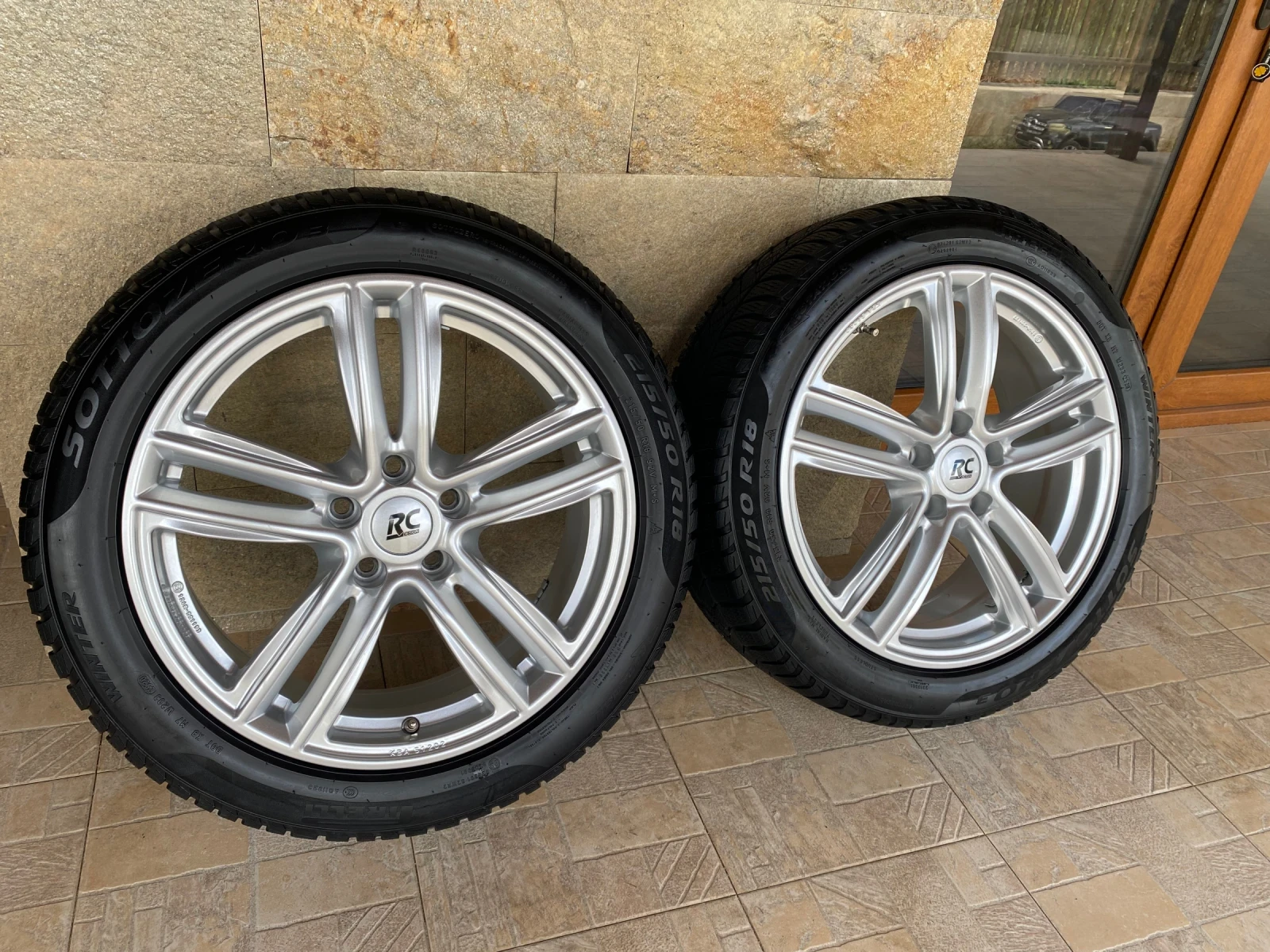 Гуми с джанти Pirelli 215/50R18, снимка 4 - Гуми и джанти - 56181197