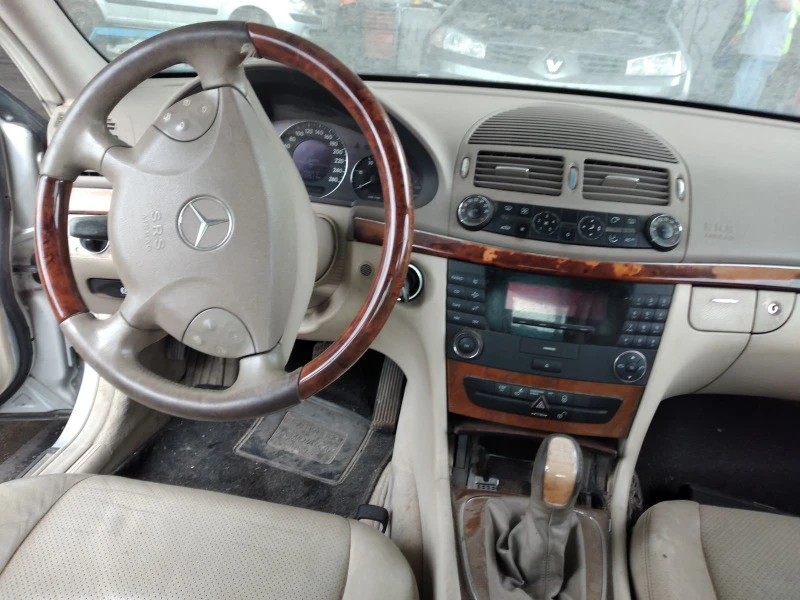 Mercedes-Benz E 270 2.7, снимка 6 - Автомобили и джипове - 40260943