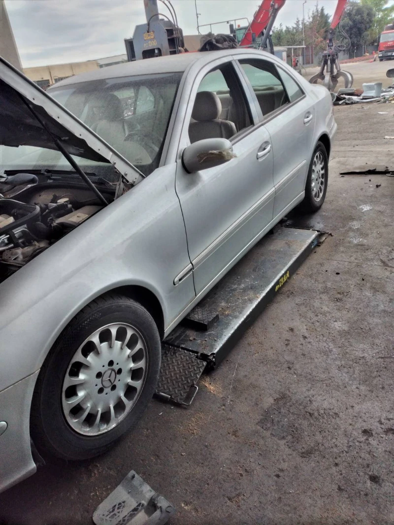 Mercedes-Benz E 270 2.7, снимка 3 - Автомобили и джипове - 40260943