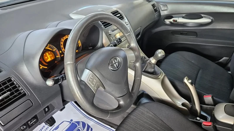 Toyota Auris 1.4 d4d, снимка 11 - Автомобили и джипове - 48086151